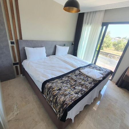 Luxury Hotel Room W Pool Near Beach In Kyrenia Girne Kamer foto